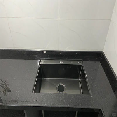 Black Kitchen Counter Top of Granite
